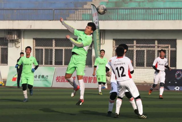 西甲-莱万制胜 巴萨1-0赫塔菲取联赛七连胜